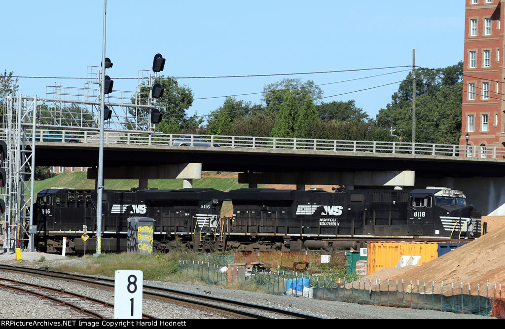 NS 8316 & 8118 head around the curve!at Boylan as train E60